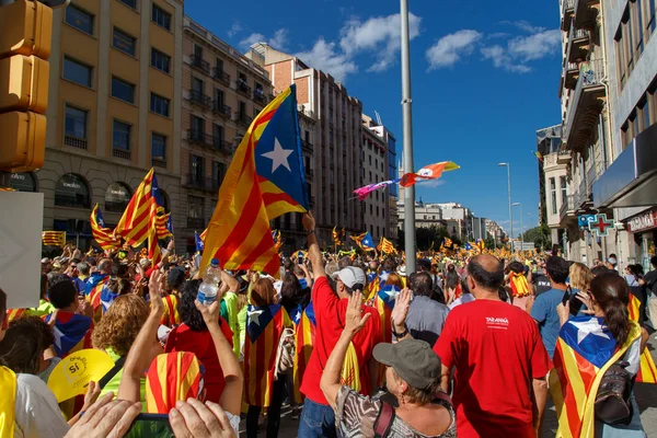 Barcelona, Katalonya, İspanya, 11 Eylül 2017: insanlar ralli destek Catalunya bağımsızlık Milli gün boyunca.
