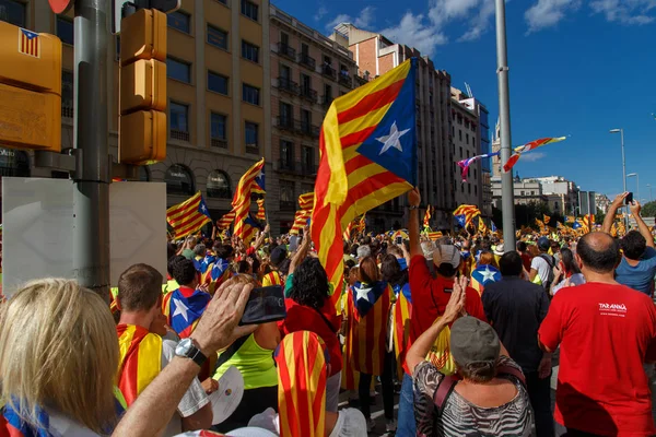 Barcelona, Katalonya, İspanya, 11 Eylül 2017: insanlar ralli destek Catalunya bağımsızlık Milli gün boyunca.
