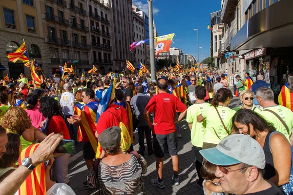 Barcelona, Katalonya, İspanya, 11 Eylül 2017: insanlar ralli destek Catalunya bağımsızlık Milli gün boyunca.