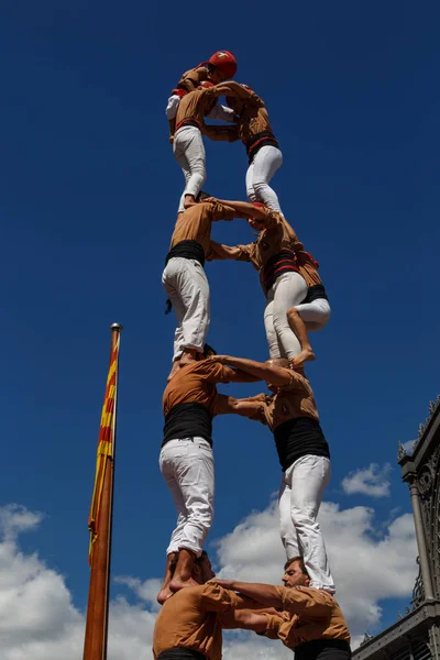 Barcelona, Katalonya, İspanya, 11 Eylül 2017: Catalunya'nın bağımsızlığını ralli desteği ulusal gün boyunca Castellers. Katalonya gelen bir gelenek Castellers.