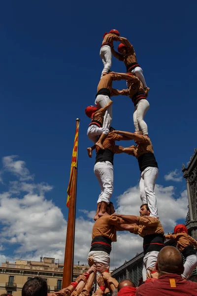 Barcelona, Katalonya, İspanya, 11 Eylül 2017: Catalunya'nın bağımsızlığını ralli desteği ulusal gün boyunca Castellers. Katalonya gelen bir gelenek Castellers.