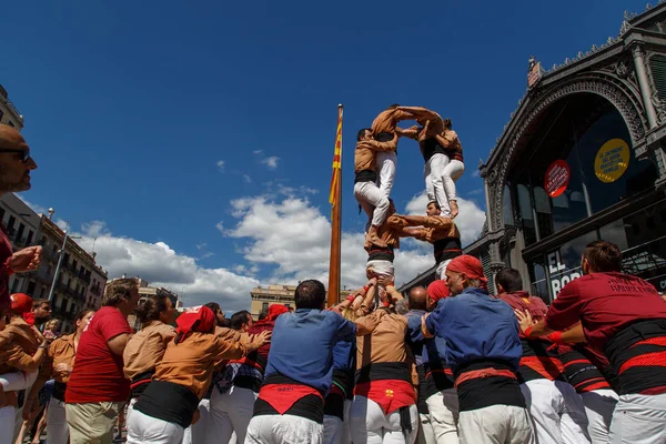Barcelona, Katalonya, İspanya, 11 Eylül 2017: Catalunya'nın bağımsızlığını ralli desteği ulusal gün boyunca Castellers. Katalonya gelen bir gelenek Castellers.
