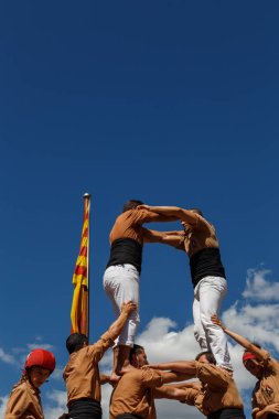 Barcelona, Katalonya, İspanya, 11 Eylül 2017: Catalunya'nın bağımsızlığını ralli desteği ulusal gün boyunca Castellers. Katalonya gelen bir gelenek Castellers.
