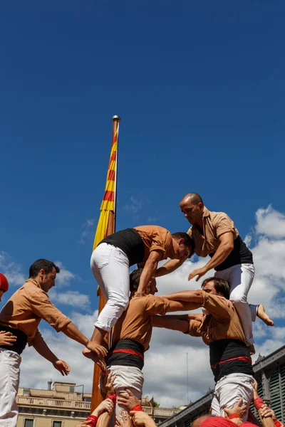 Barcelona, Katalonya, İspanya, 11 Eylül 2017: Catalunya'nın bağımsızlığını ralli desteği ulusal gün boyunca Castellers. Katalonya gelen bir gelenek Castellers.