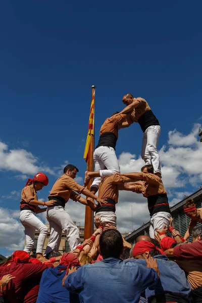 Barcelona, Katalonya, İspanya, 11 Eylül 2017: Catalunya'nın bağımsızlığını ralli desteği ulusal gün boyunca Castellers. Katalonya gelen bir gelenek Castellers.