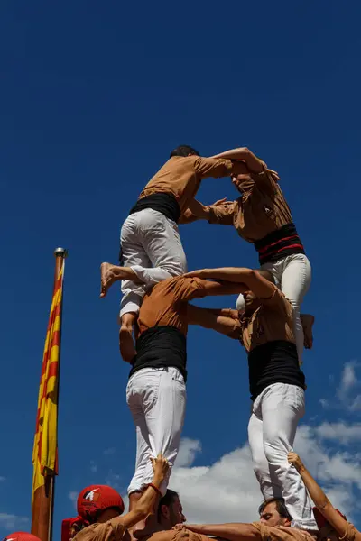 Barcelona, Katalonya, İspanya, 11 Eylül 2017: Catalunya'nın bağımsızlığını ralli desteği ulusal gün boyunca Castellers. Katalonya gelen bir gelenek Castellers.