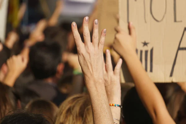 カタルーニャの独立の国民投票の決定をスペイン政府に抗議しているカタルーニャ人のバルセロナ カタロニア スペイン 2017 — ストック写真