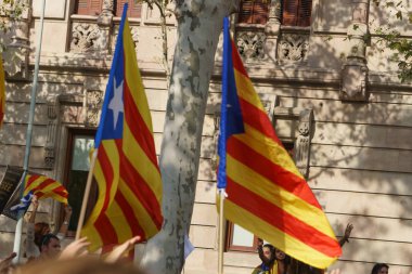 Barcelona, Catalonia, İspanya, 21 Eylül 2017: insanlar rallide Catalunya bağımsızlık için önünde protesto sırasında mahkeme çift de Justicia de destek Catalunya İspanyol hükümeti yanıt tarafından.