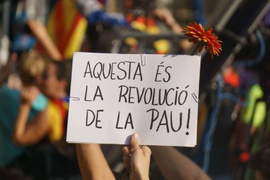 Barcelona, Catalonia, İspanya, 21 Eylül 2017: insanlar rallide Catalunya bağımsızlık için önünde protesto sırasında mahkeme çift de Justicia de destek Catalunya İspanyol hükümeti yanıt tarafından.