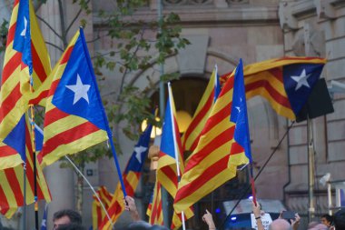 Barcelona, Catalonia, İspanya, 21 Eylül 2017: insanlar rallide Catalunya bağımsızlık için önünde protesto sırasında mahkeme çift de Justicia de destek Catalunya İspanyol hükümeti yanıt tarafından.