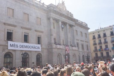 Barcelona, Katalonya, 24 Eylül 2017: Castellers La Merce sırasında Barselona'da parti. Plaza Sant Jaume, city Hall.