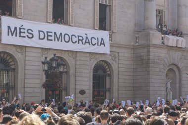 Barcelona, Katalonya, 24 Eylül 2017: Castellers La Merce sırasında Barselona'da parti. Plaza Sant Jaume, city Hall.