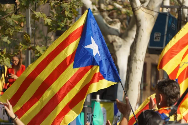 Barcelona, Catalonia, İspanya, 21 Eylül 2017: insanlar rallide Catalunya bağımsızlık için önünde protesto sırasında mahkeme çift de Justicia de destek Catalunya İspanyol hükümeti yanıt tarafından.