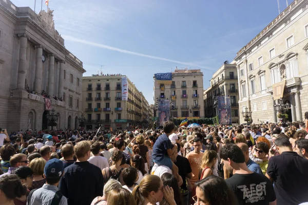 Barcelona, Katalonya, 24 Eylül 2017: Castellers La Merce sırasında Barselona'da parti. Plaza Sant Jaume, city Hall.