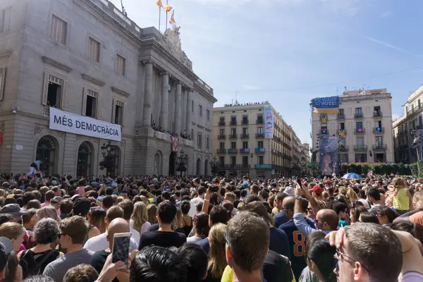 Barcelona, Katalonya, 24 Eylül 2017: Castellers La Merce sırasında Barselona'da parti. Plaza Sant Jaume, city Hall.