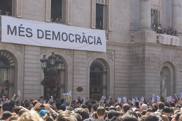 Barcelona, Katalonya, 24 Eylül 2017: Castellers La Merce sırasında Barselona'da parti. Plaza Sant Jaume, city Hall.