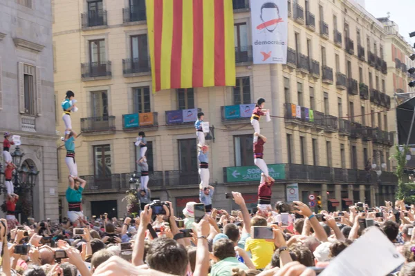 Barcelona, Katalonya, 24 Eylül 2017: Castellers La Merce sırasında Barselona'da parti. Plaza Sant Jaume, city Hall.