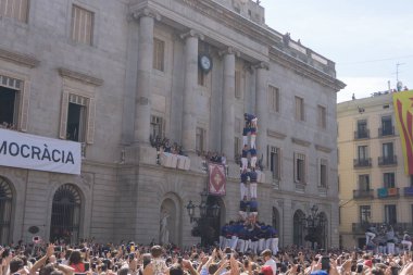 Barcelona, Katalonya, 24 Eylül 2017: Castellers La Merce sırasında Barselona'da parti. Plaza Sant Jaume, city Hall.