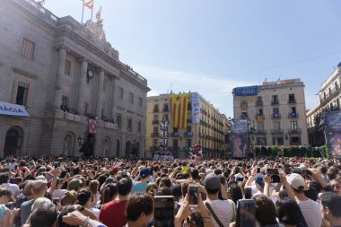 Barcelona, Katalonya, 24 Eylül 2017: Castellers La Merce sırasında Barselona'da parti. Plaza Sant Jaume, city Hall.