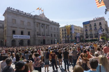 Barcelona, İspanya, 24 Eylül 2017: Bir Castellers yolculuk sırasında kutlama Barcelona'da insanlar. Bağımsızlık ve adalet için claming