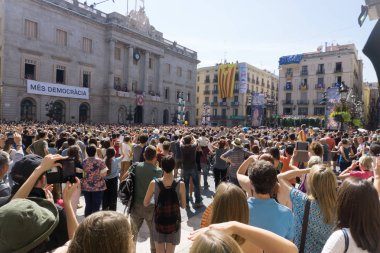 Barcelona, İspanya, 24 Eylül 2017: Bir Castellers yolculuk sırasında kutlama Barcelona'da insanlar. Bağımsızlık ve adalet için claming