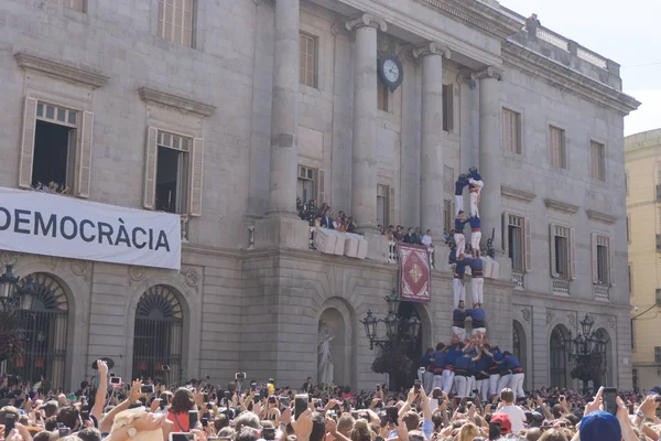 Barcelona, Katalonya, 24 Eylül 2017: Castellers La Merce sırasında Barselona'da parti. Plaza Sant Jaume, city Hall.