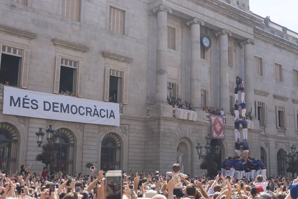 Barcelona, Katalonya, 24 Eylül 2017: Castellers La Merce sırasında Barselona'da parti. Plaza Sant Jaume, city Hall.
