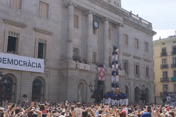 Barcelona, Katalonya, 24 Eylül 2017: Castellers La Merce sırasında Barselona'da parti. Plaza Sant Jaume, city Hall.