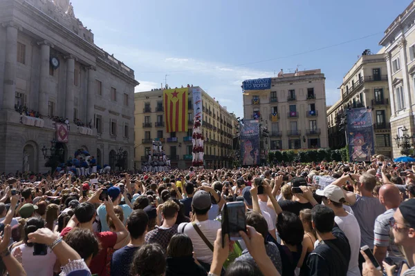 Barcelona, Katalonya, 24 Eylül 2017: Castellers La Merce sırasında Barselona'da parti. Plaza Sant Jaume, city Hall.