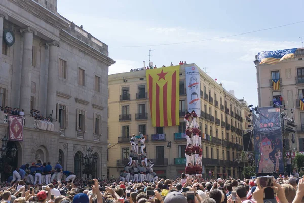 Barcelona, Katalonya, 24 Eylül 2017: Castellers La Merce sırasında Barselona'da parti. Plaza Sant Jaume, city Hall.