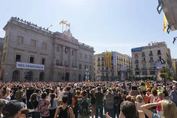 Barcelona, Katalonya, 24 Eylül 2017: Castellers La Merce sırasında Barselona'da parti. Plaza Sant Jaume, city Hall.
