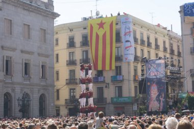 Barcelona, İspanya, 24 Eylül 2017: Bir Castellers yolculuk sırasında kutlama Barcelona'da insanlar. Bağımsızlık ve adalet için claming