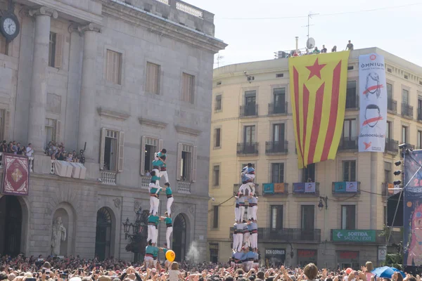 Barcelona, Katalonya, 24 Eylül 2017: Castellers La Merce sırasında Barselona'da parti. Plaza Sant Jaume, city Hall.