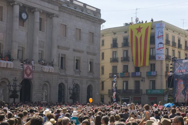 Barcelona, Katalonya, 24 Eylül 2017: Castellers La Merce sırasında Barselona'da parti. Plaza Sant Jaume, city Hall.