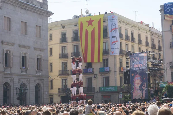 Barcelona, İspanya, 24 Eylül 2017: Bir Castellers yolculuk sırasında kutlama Barcelona'da insanlar. Bağımsızlık ve adalet için claming