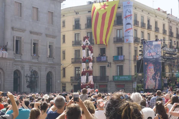 Barcelona, Katalonya, 24 Eylül 2017: Castellers La Merce sırasında Barselona'da parti. Plaza Sant Jaume, city Hall.