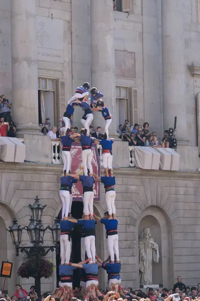 Barcelona, İspanya, 24 Eylül 2017: Castellers Barselona La Merce kutlama sırasında. Plaza Sant Jaume, city Hall.