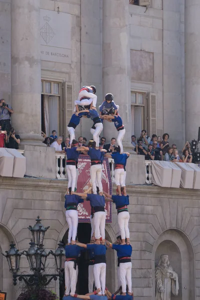Barcelona, İspanya, 24 Eylül 2017: Castellers Barselona La Merce kutlama sırasında. Plaza Sant Jaume, city Hall.