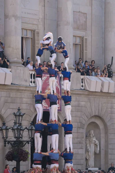 Barcelona, İspanya, 24 Eylül 2017: Castellers Barselona La Merce kutlama sırasında. Plaza Sant Jaume, city Hall.