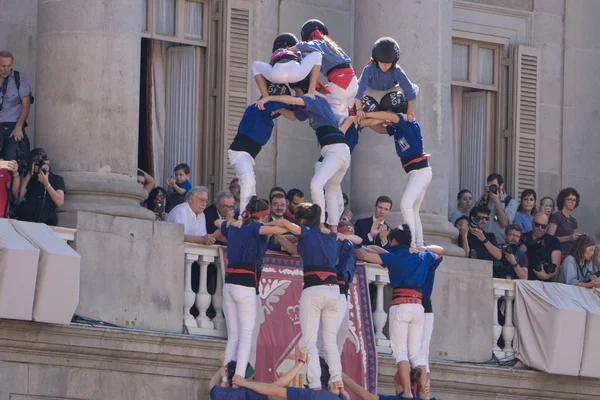 Barcelona, İspanya, 24 Eylül 2017: Castellers Barselona La Merce kutlama sırasında. Plaza Sant Jaume, city Hall.