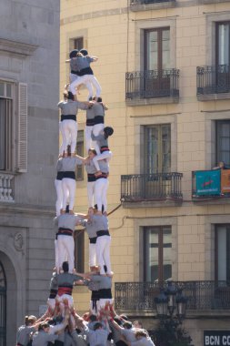 Barcelona, İspanya, 24 Eylül 2017: Castellers La Merce parti Barcelona'da Plaza Sant Jaume, city Hall sırasında.