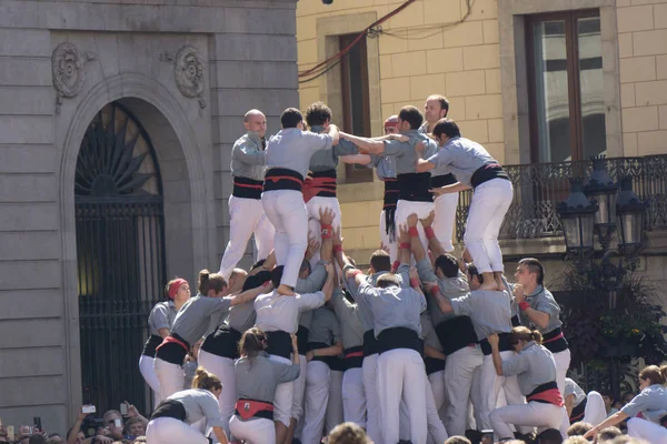 Barcelona, İspanya, 24 Eylül 2017: Castellers Barselona La Merce kutlama sırasında. Plaza Sant Jaume, city Hall.