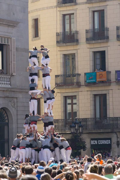 Barcelona, İspanya, 24 Eylül 2017: Castellers Barselona La Merce kutlama sırasında. Plaza Sant Jaume, city Hall.