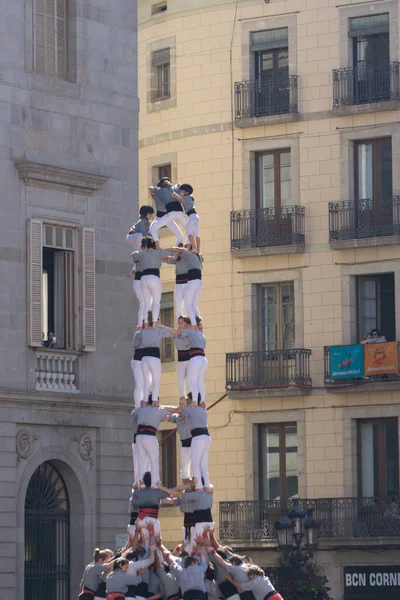 Barcelona, İspanya, 24 Eylül 2017: Castellers Barselona La Merce kutlama sırasında. Plaza Sant Jaume, city Hall.