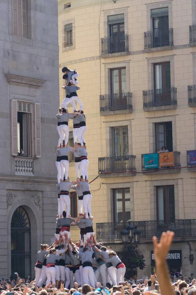 Barcelona, İspanya, 24 Eylül 2017: Castellers Barselona La Merce kutlama sırasında. Plaza Sant Jaume, city Hall.
