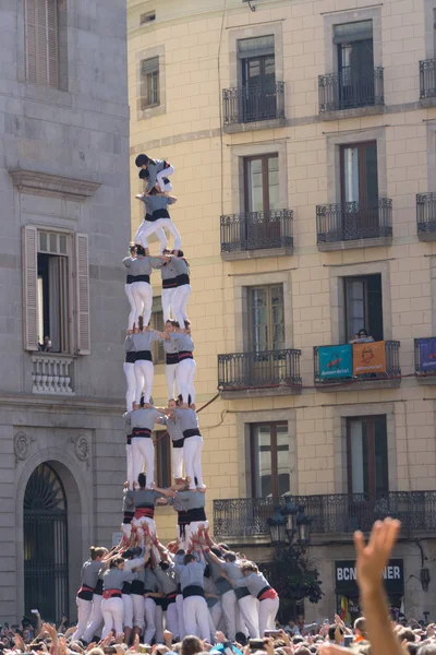 Barcelona, İspanya, 24 Eylül 2017: Castellers Barselona La Merce kutlama sırasında. Plaza Sant Jaume, city Hall.