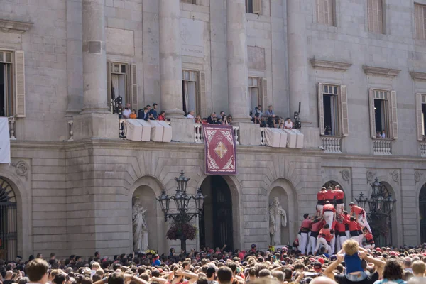 Barcelona, Katalonya, 24 Eylül 2017: Castellers La Merce sırasında Barselona'da parti. Plaza Sant Jaume, city Hall.