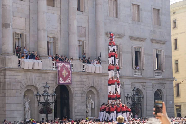Barcelona, Katalonya, 24 Eylül 2017: Castellers La Merce sırasında Barselona'da parti. Plaza Sant Jaume, city Hall.