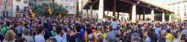 Granollers, Katalonya, İspanya, 3 Ekim 2017: İspanyol polisi müdahale catalonia referandumda 1 Ekim karşı protesto paceful insanlarda.