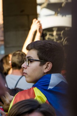Granollers, Katalonya, İspanya, 3 Ekim 2017: çocuk portre İspanyol polisi müdahale catalonia referandumda 1 Ekim karşı protesto sırasında.